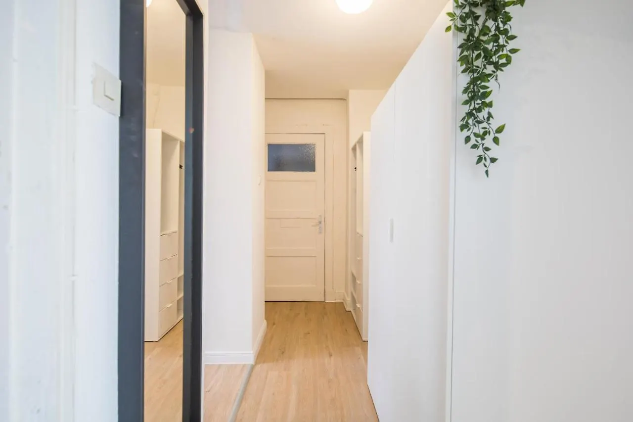Stylish 2 Room Apartment +New Bathroom & Kitchen Hamburg 0*,
